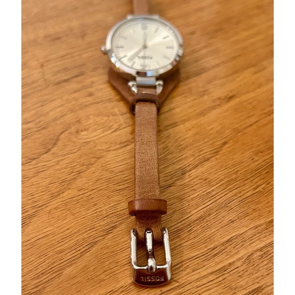 Fossil Leather and Silver Watch - Picture 9 of 9